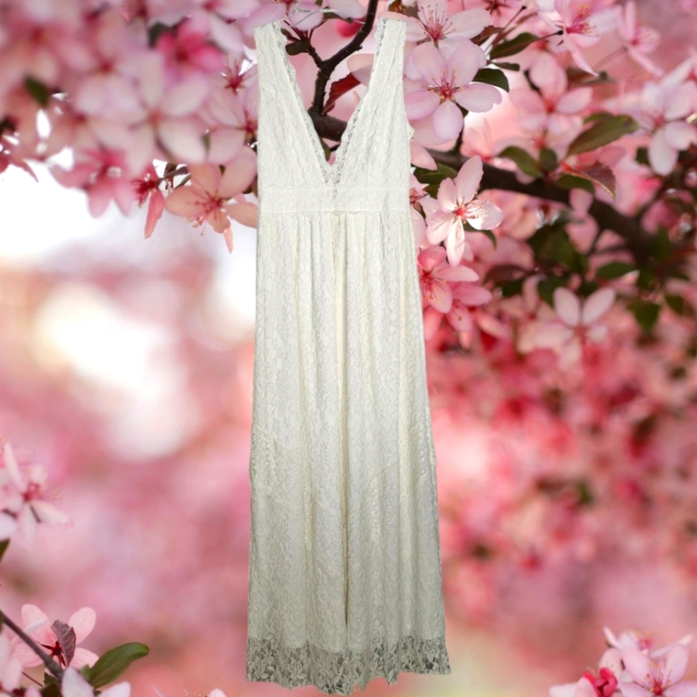 NWOT Lulus Elegant Ivory Lace Deep V-neck Maxi Dress Size-S